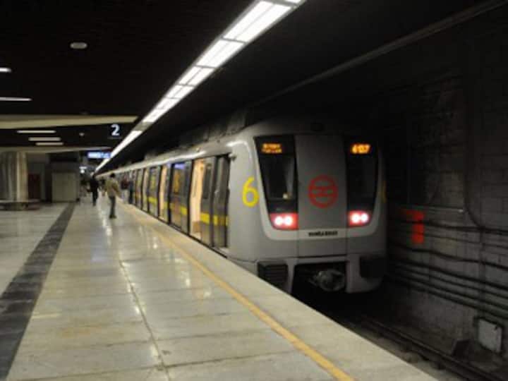 Thousands stuck as services on Delhi Metro's blue line affected