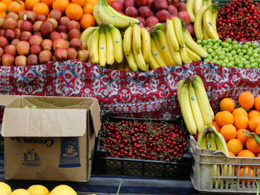 Russia's response to Western sanctions: Let's bans imported US food, EU fruits Russia's response to Western sanctions: Let's bans imported US food, EU fruits