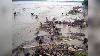 Eight killed as landslide hits Nepal, sparking flood fears