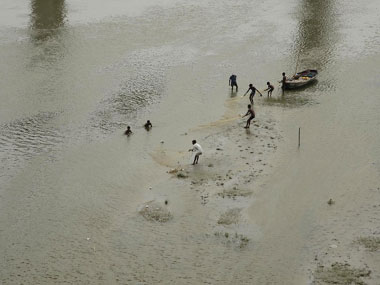UP: Govt issues flood warning for River Rapti; gets ready for evacuation UP: Govt issues flood warning for River Rapti; gets ready for evacuation