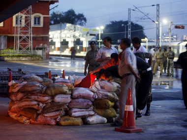 Unclaimed tiffin creates bomb scare at Howrah Station Unclaimed tiffin creates bomb scare at Howrah Station