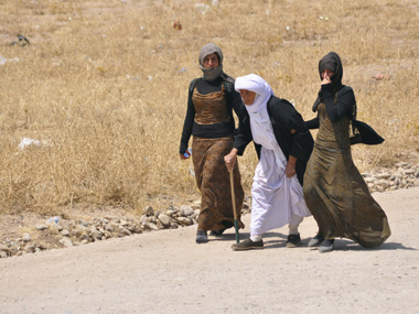 Iraq: Kurdish, Yazidis fighters battle Islamic State for strategic town of Sinjar Iraq: Kurdish, Yazidis fighters battle Islamic State for strategic town of Sinjar