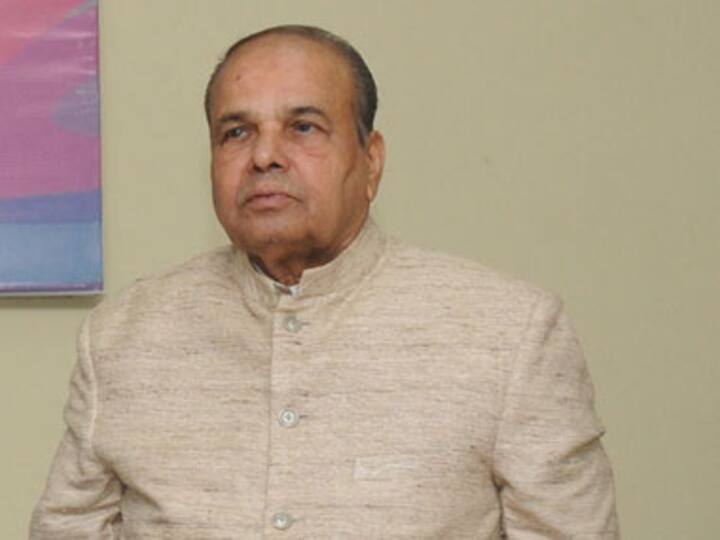 Maha cabinets bids emotional farewell to ex-governor Sankaranarayanan