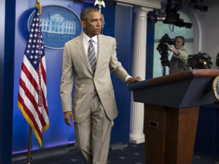 President Obama gets panned for beige suit in press briefing 