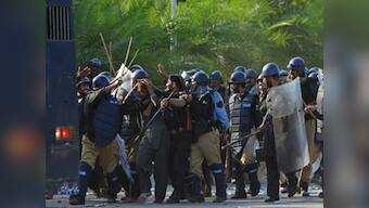 Pakistan: Army chief calls for meet even as violence continues