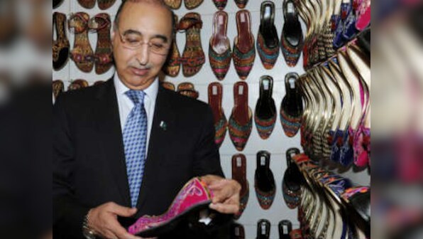 Pak envoy's invite to Kashmiri separatists during talks draws flak 