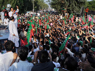 Pak SC orders Imran Khan, Qadri supporters to clear Constitution Avenue in 24 hours Pak SC orders Imran Khan, Qadri supporters to clear Constitution Avenue in 24 hours