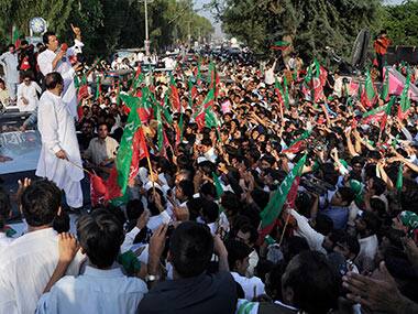 Pak SC orders Imran Khan, Qadri supporters to clear Constitution Avenue in 24 hours