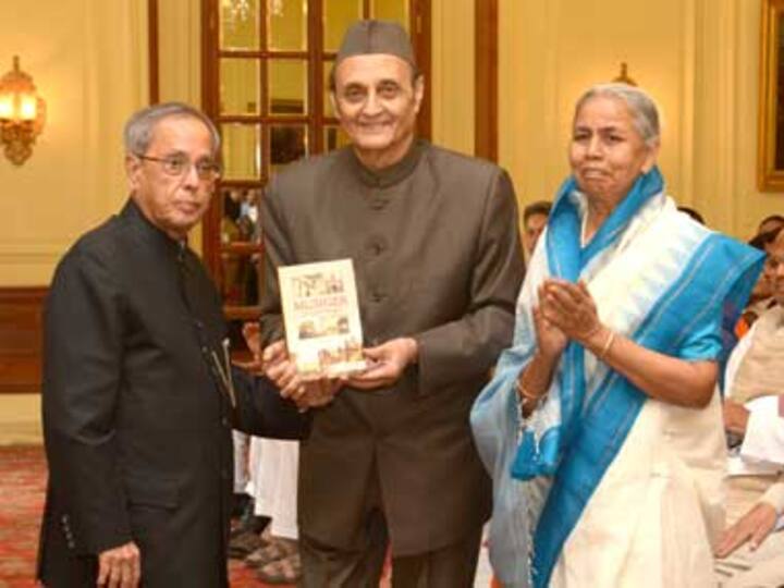 President receives first copy of book 'Munger Through The Ages'