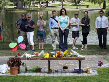 Robin Williams' suicide: Friends, family struggle to understand why Robin Williams' suicide: Friends, family struggle to understand why