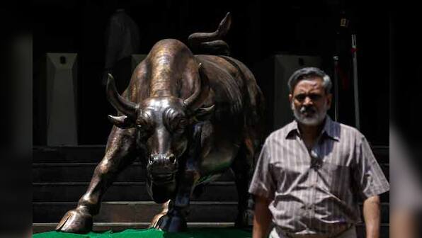Wall Street cheer sends Sensex up 142 points, Nifty rises 39 points