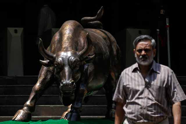 Wall Street cheer sends Sensex up 142 points, Nifty rises 39 points Wall Street cheer sends Sensex up 142 points, Nifty rises 39 points