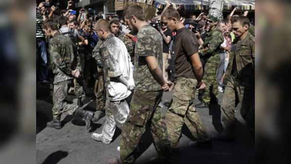 Pro-Russian rebels parade captured Ukrainian soldiers