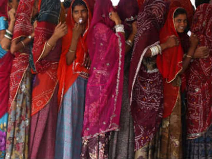 Haryana: Girls have the right to wear jeans, use mobiles, says Khap chief 