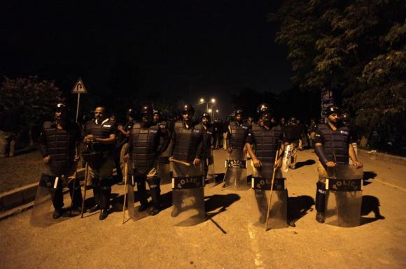 Pakistan crisis puts army back in the driving seat Pakistan crisis puts army back in the driving seat