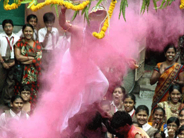 Children below 12 years cannot participate in Dahi Handi: SC Children below 12 years cannot participate in Dahi Handi: SC
