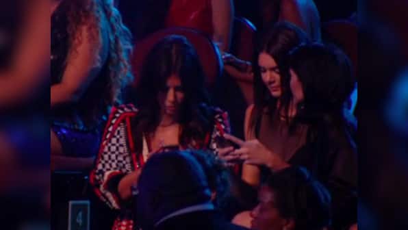 Kim Kardashian, Jenner sisters caught texting during Ferguson tribute at VMA 2014