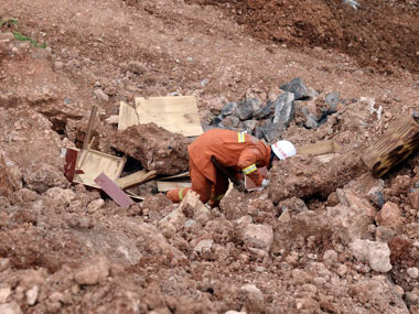 China: 6 dead, 21 missing in landslide China: 6 dead, 21 missing in landslide