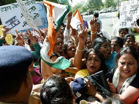 All India Mahila Congress activists stage stir at Jantar Mantar, slam Centre for 'anti-women' policies All India Mahila Congress activists stage stir at Jantar Mantar, slam Centre for 'anti-women' policies