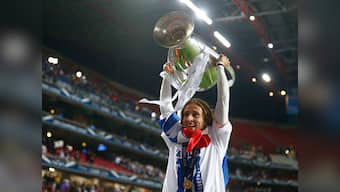 Modric commits to Real with new four-year deal