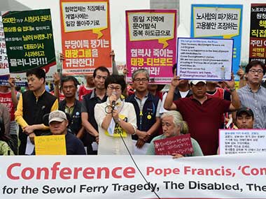 Angry S-Korea ferry families refuse to budge for Pope Francis Angry S-Korea ferry families refuse to budge for Pope Francis