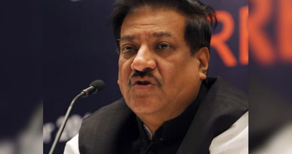 Maharashtra CM Chavan advocates use of social media for upcoming polls