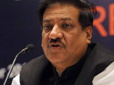 Maharashtra CM Chavan advocates use of social media for upcoming polls