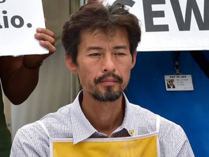 South Korea ferry disaster: Victim's father gives up hunger strike