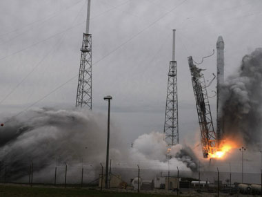 Damp Squib: SpaceX Rocket Explodes Midair During Test Flight-World News ...