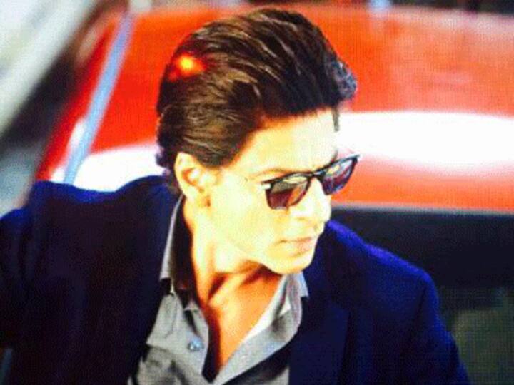 Dressed in her uniform, Kolkata woman cop dances with SRK; faces criticism