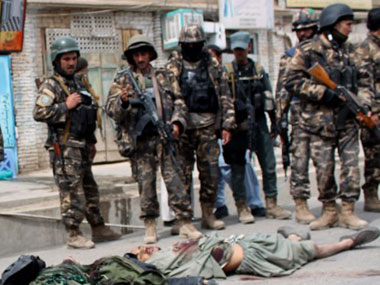 Afghanistan: Taliban suicide bomber kills six soldiers in Kabul Afghanistan: Taliban suicide bomber kills six soldiers in Kabul