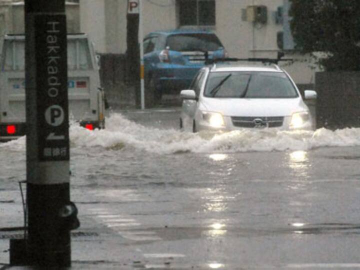 Typhoon Halong hammers Japan, leaves 10 dead