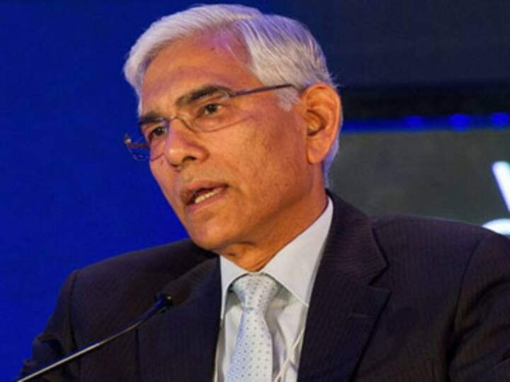 Manmohan Singh's nightmare continues: Now ex-CAG Vinod Rai slams him in book