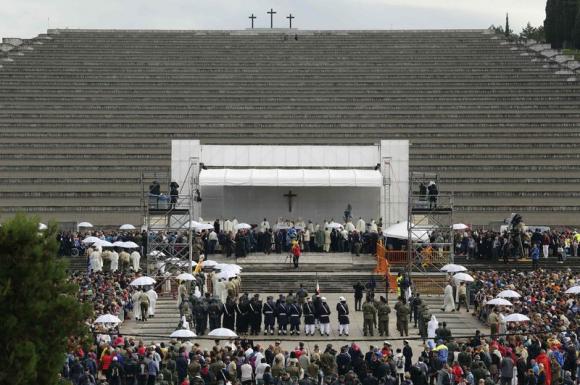 Pope says world's many conflicts amount to piecemeal World War Three Pope says world's many conflicts amount to piecemeal World War Three