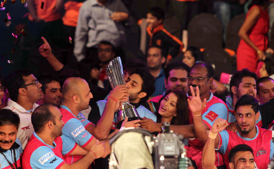 Photos: Jaipur Pink Panthers celebrate their Pro Kabbaddi League victory Photos: Jaipur Pink Panthers celebrate their Pro Kabbaddi League victory
