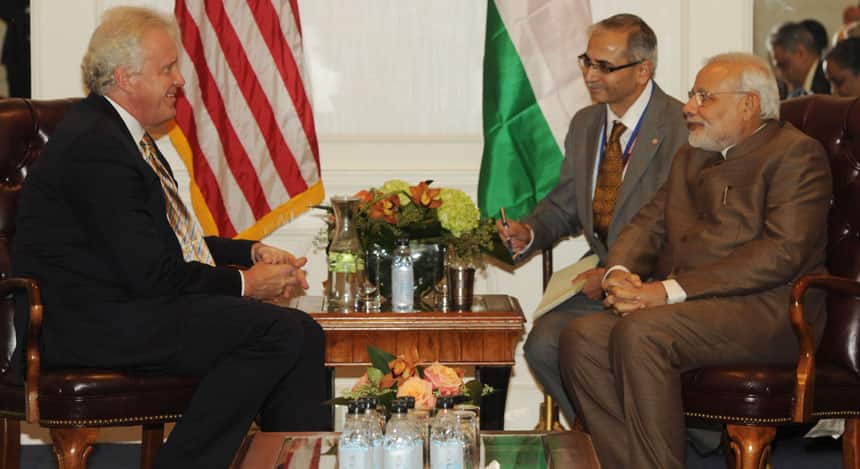 The Chairman of the Board and CEO of General Electric, Mr. Jeffrey R. Immelt meeting the Prime Minister, Shri Narendra Modi, in New York on September 29, 2014. PIB