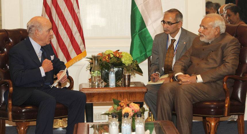 The CEO of Kohlberg Kravis Roberts (KKR) & Co., Mr. Henry Kravis calling on the Prime Minister, Shri Narendra Modi, in New York on September 29, 2014. PIB