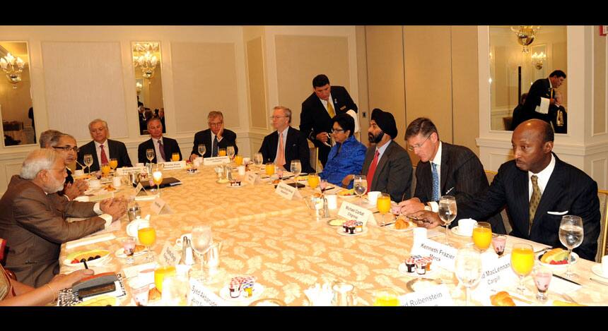 The Prime Minister, Shri Narendra Modi in a breakfast meeting with the CEOs, in New York on September 28, 2014. PIB