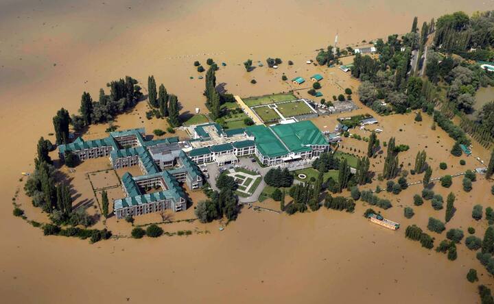 Photos: As rescue ops continue, Jammu and Kashmir remains flooded 