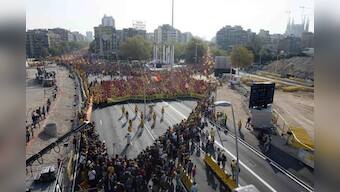 Catalans form human V for Vote to seek choice on split from Spain