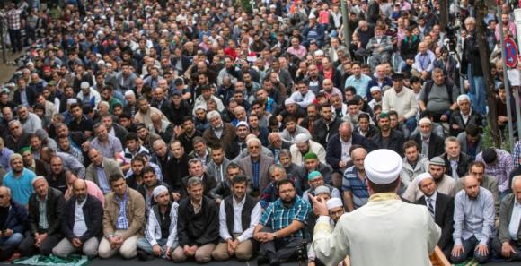 German Muslims condemn Islamic State in nationwide day of prayer German Muslims condemn Islamic State in nationwide day of prayer