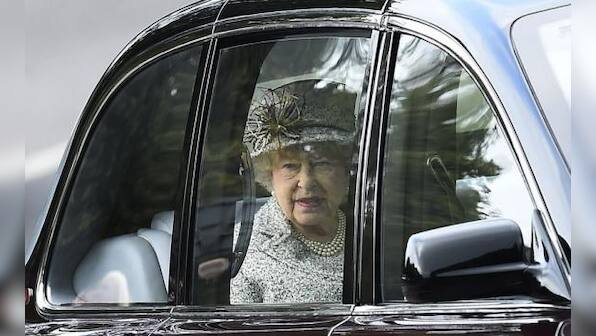 Britain's Cameron overheard saying Queen "purred" at Scottish "No" vote