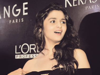 Alia Bhatt prefers chilling in pyjamas at home to candlelight dates Alia Bhatt prefers chilling in pyjamas at home to candlelight dates