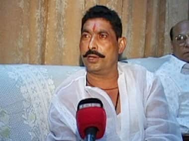 An extortion case was filed against JD-U leader Anant Singh. IBNLive