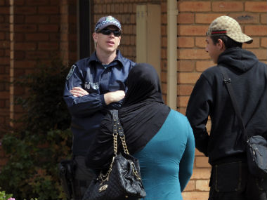 Australia: Police arrest one in anti-terror raids in Melbourne Australia: Police arrest one in anti-terror raids in Melbourne