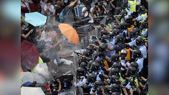 Hong Kong Pro-Democracy Movement: Police use tear gas on protesters 