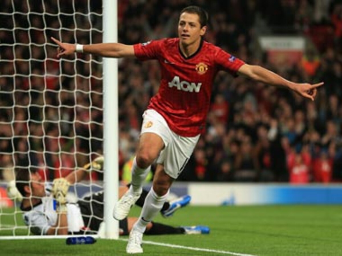 Manchester United's Javier Hernández signs new five-year contract