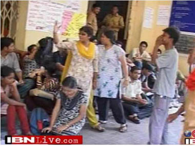 Fresh protests after Jadavpur University VC enters campus Fresh protests after Jadavpur University VC enters campus