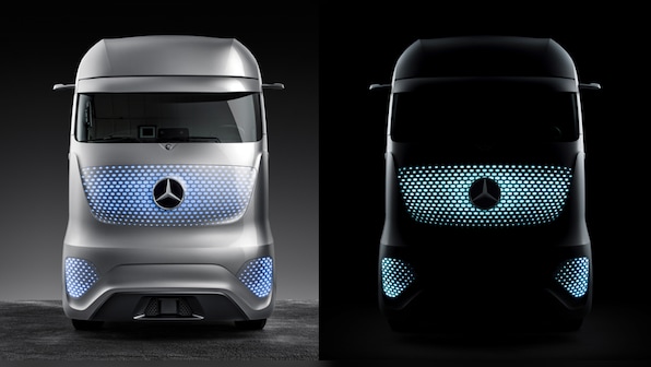 Daimler unveils its self-driving Mercedes-Benz Future Truck 2025