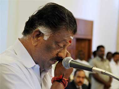 Panneerselvam, cabinet colleagues leave for Bangalore Panneerselvam, cabinet colleagues leave for Bangalore